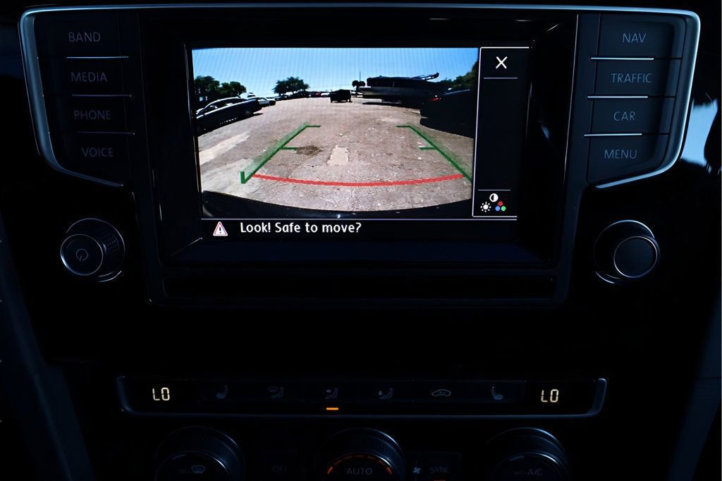 Used 2015 Volkswagen Golf SEL FWD image 32