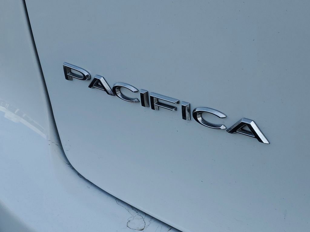 Used 2025 Chrysler Pacifica Select image 35