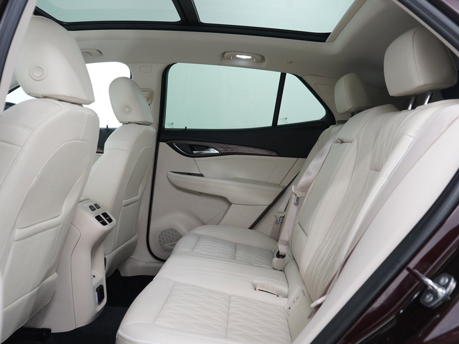 Used 2022 Buick Envision Avenir w/ Technology Package II image 18