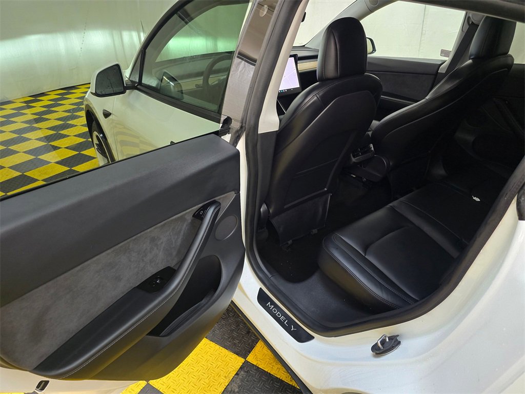 Used 2021 Tesla Model Y Long Range image 15