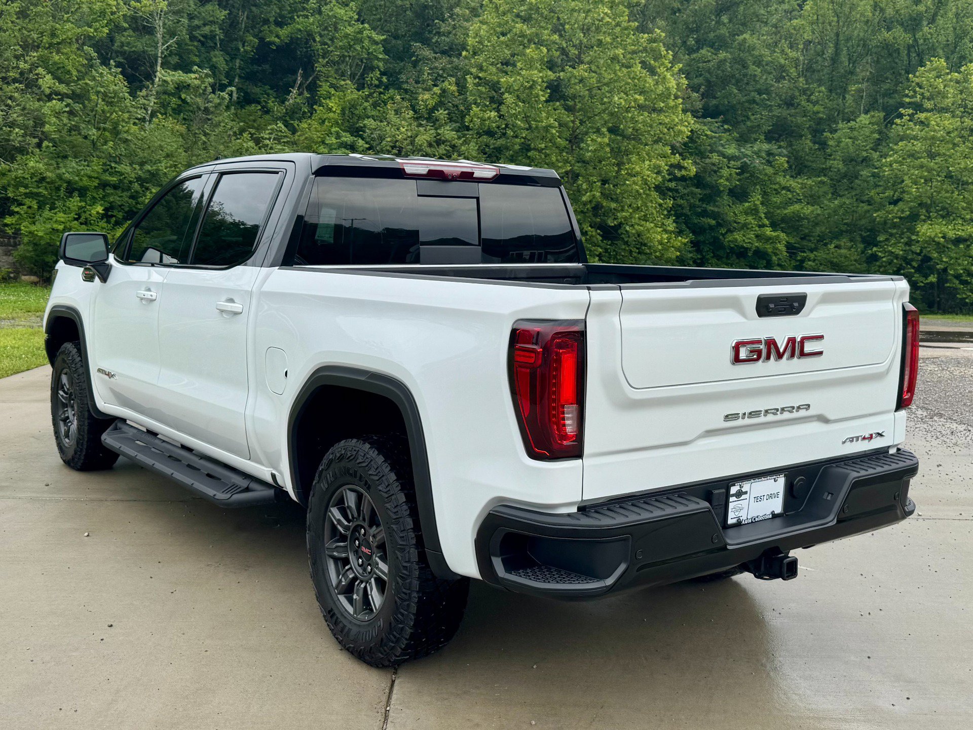 Used 2024 GMC Sierra 1500 AT4X image 4