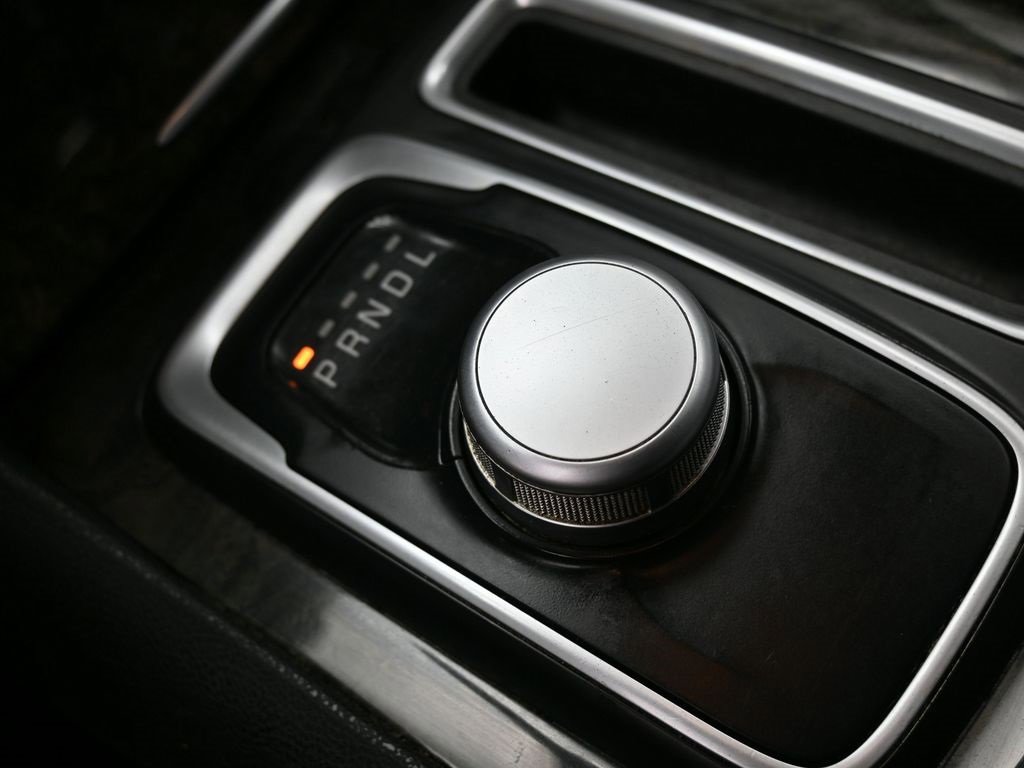 Used 2019 Chrysler 300 Limited image 29