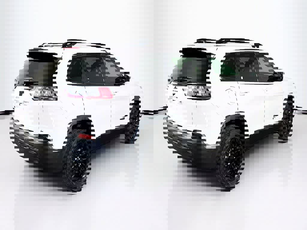 Used 2023 Jeep Cherokee Altitude Lux image 25