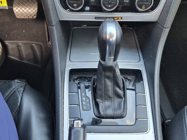 Used 2012 Volkswagen Passat 2.5 SE FWD image 26