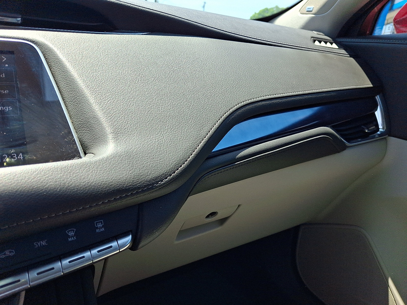 Certified 2023 Cadillac XT4 Luxury w/ Cold Weather Package FWD image 21