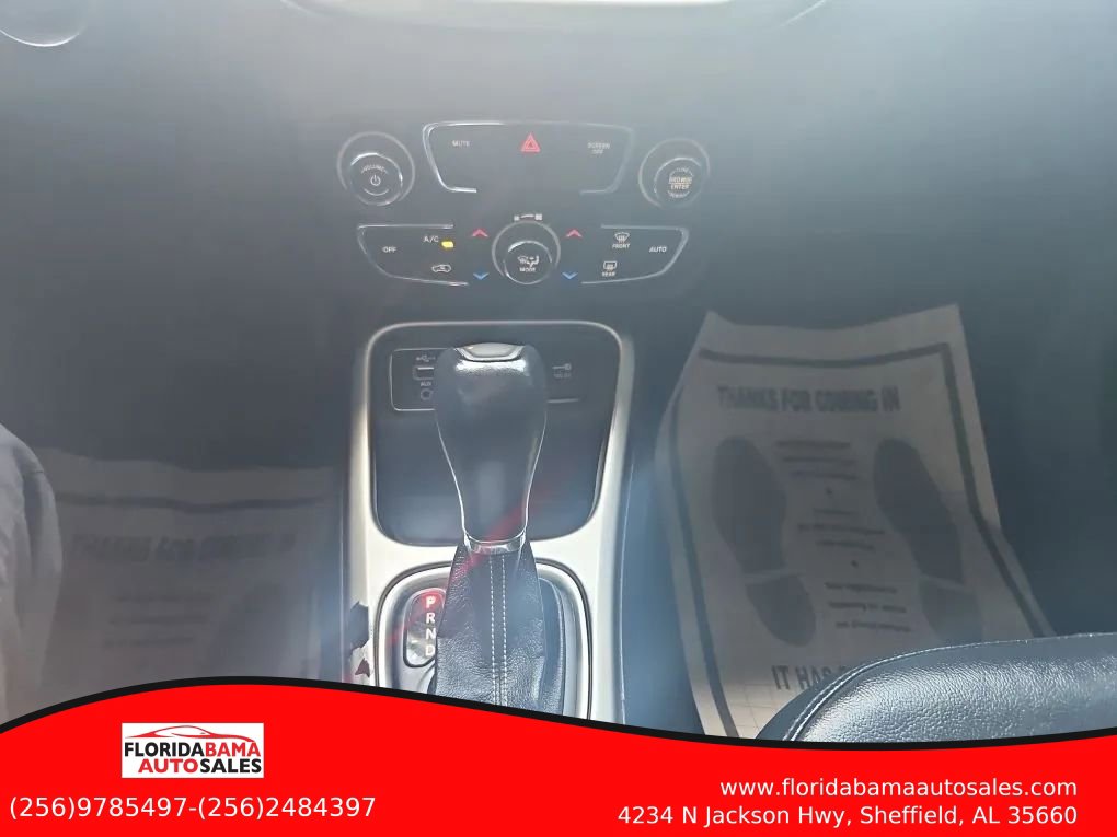 Used 2021 Jeep Compass Latitude w/ Sun and Sound Group FWD image 17