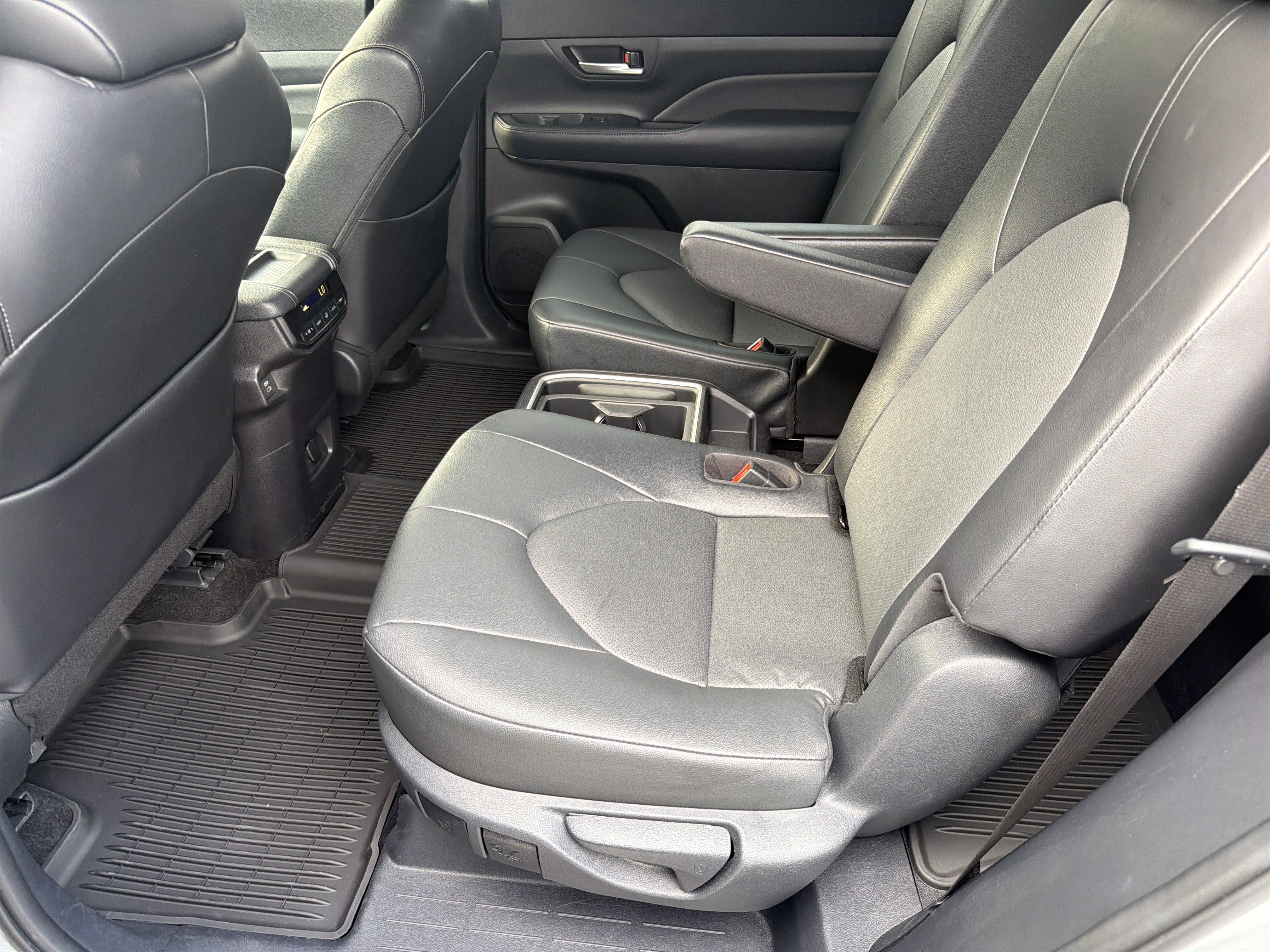 Certified 2025 Toyota Grand Highlander FWD image 31