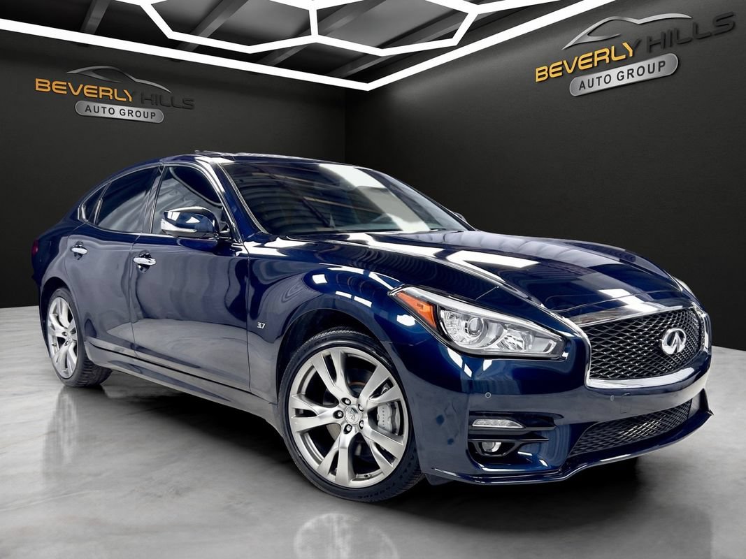 Used 2018 INFINITI Q70 Luxe w/ Sport Package AWD/4WD image 7