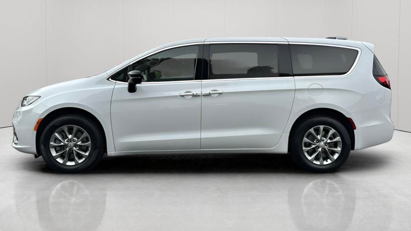 New 2025 Chrysler Pacifica Select AWD/4WD image 9