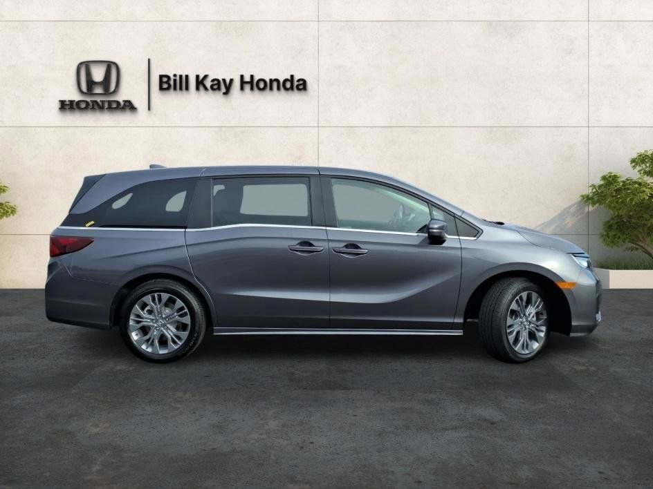 Used 2026 Honda Odyssey Touring image 2