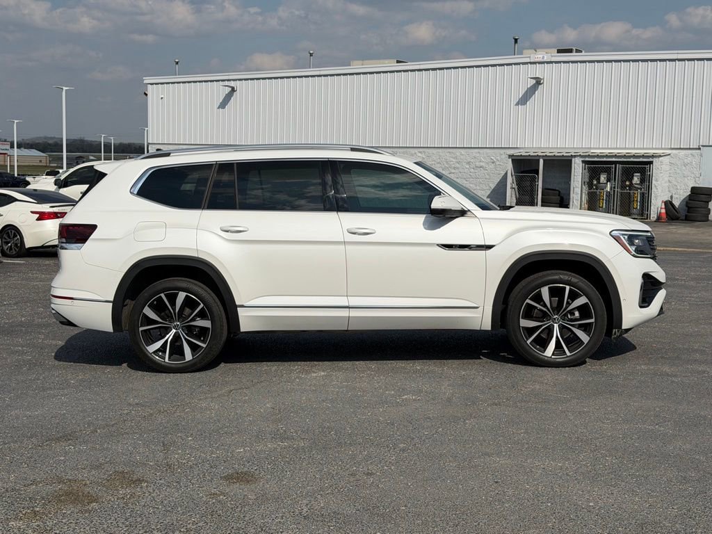 Used 2024 Volkswagen Atlas SEL Premium R-Line image 4