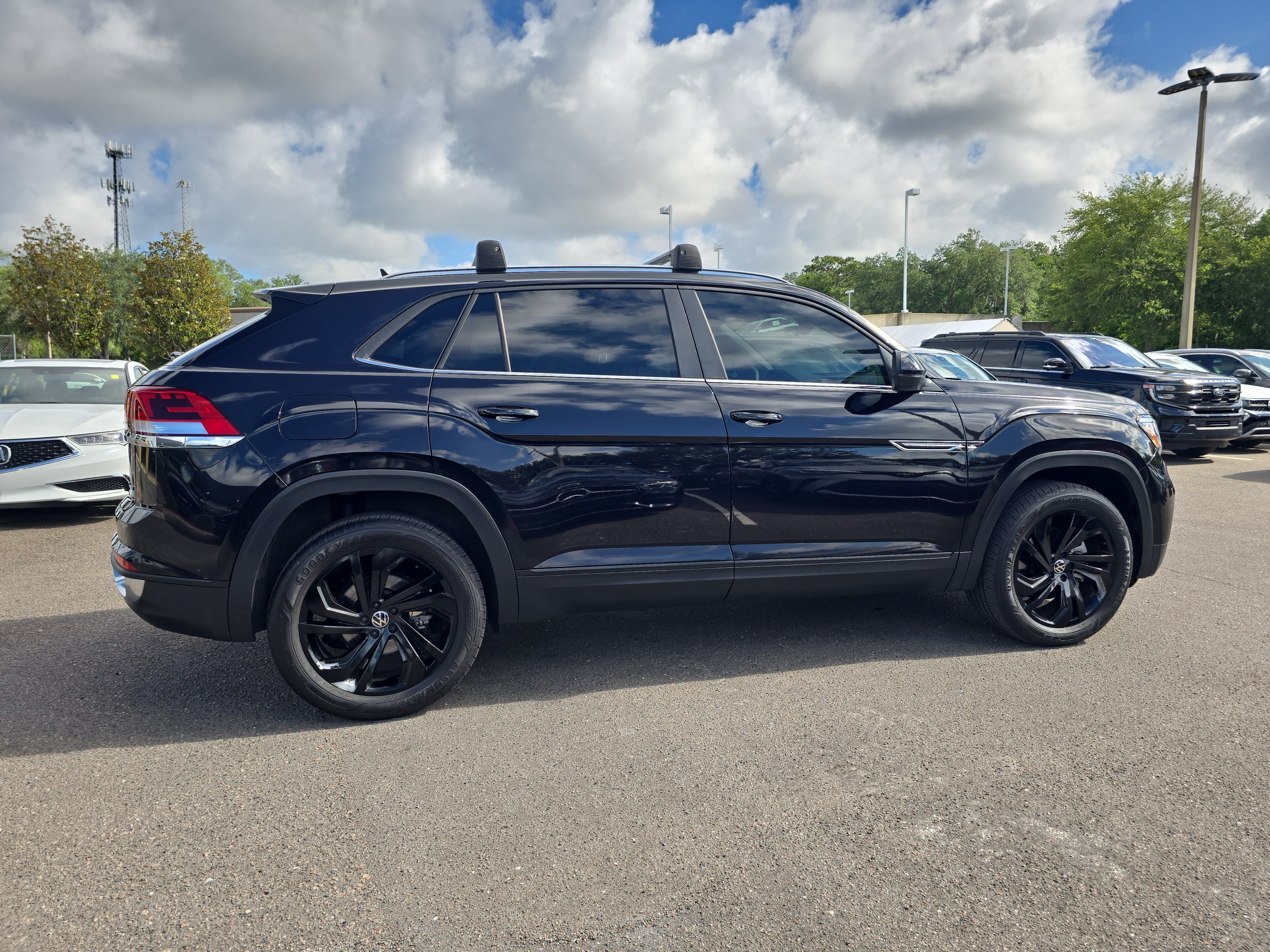 Used 2023 Volkswagen Atlas Cross Sport SE w/ Panoramic Sunroof Package AWD/4WD image 9