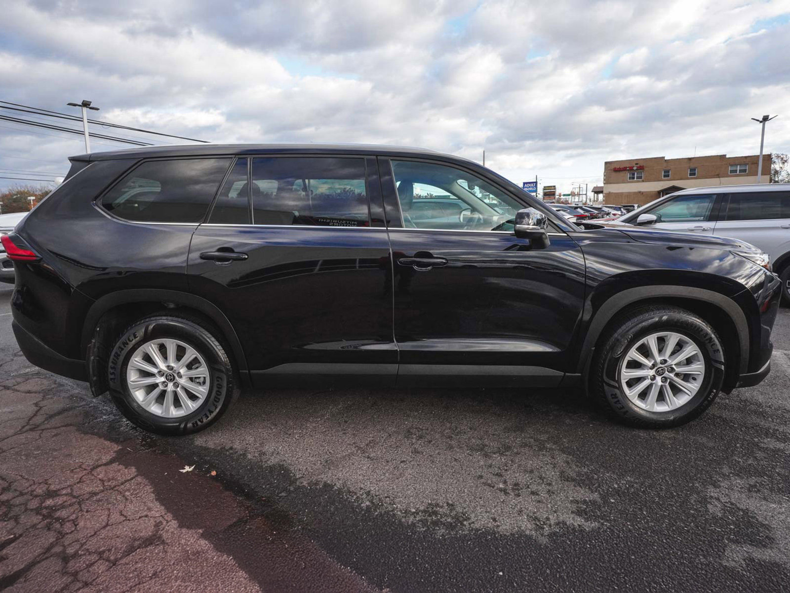 Used 2024 Toyota Grand Highlander XLE image 4