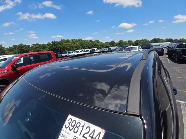 Used 2024 Chevrolet Traverse LT w/ Midnight/Sport Edition FWD image 2