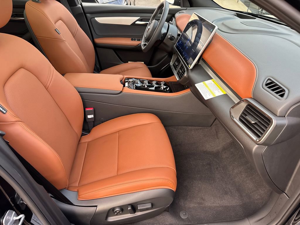 New 2025 VinFast VF 8 Plus AWD/4WD image 14