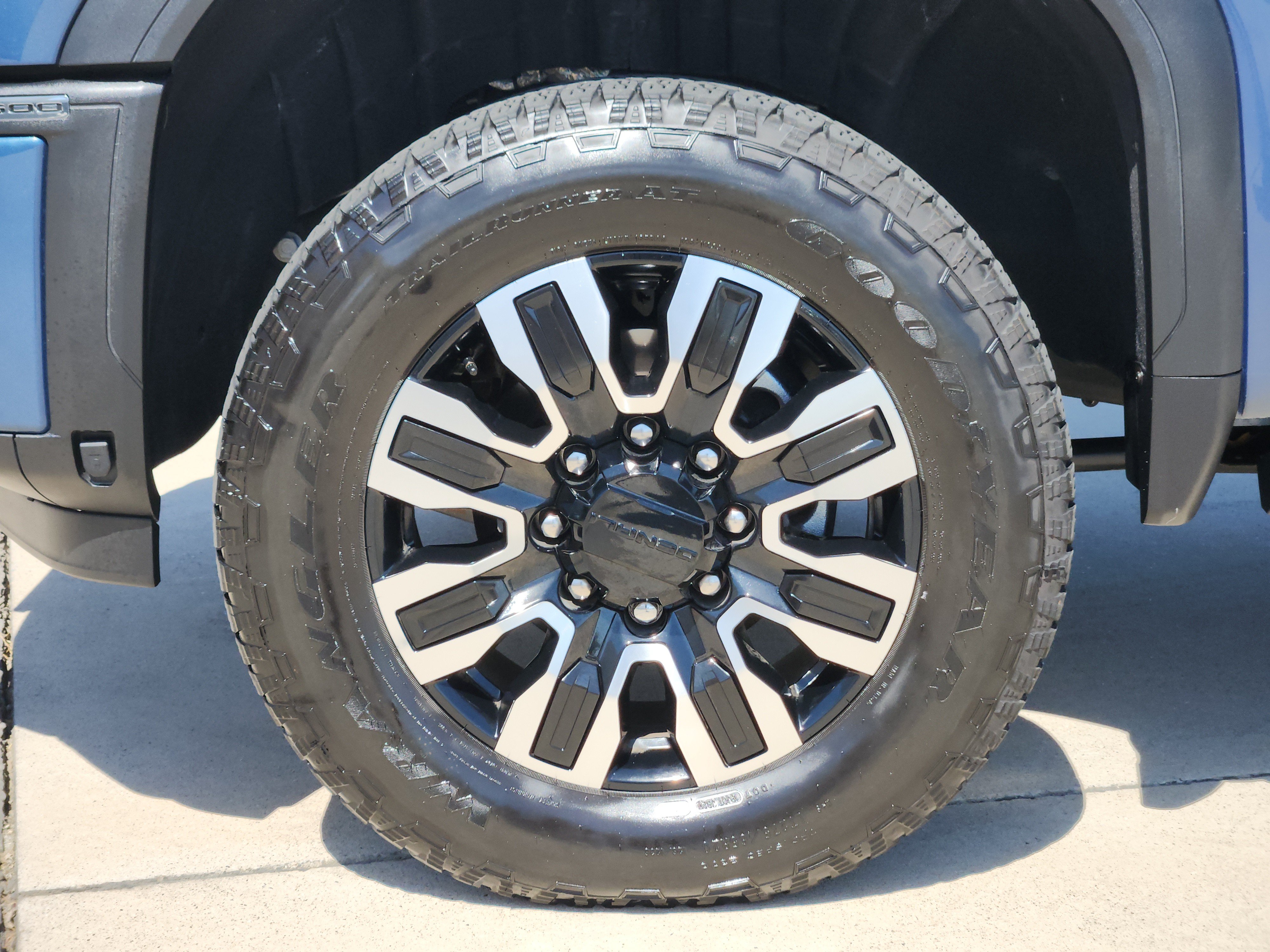 Used 2025 GMC Sierra 2500 Denali Ultimate AWD/4WD image 9