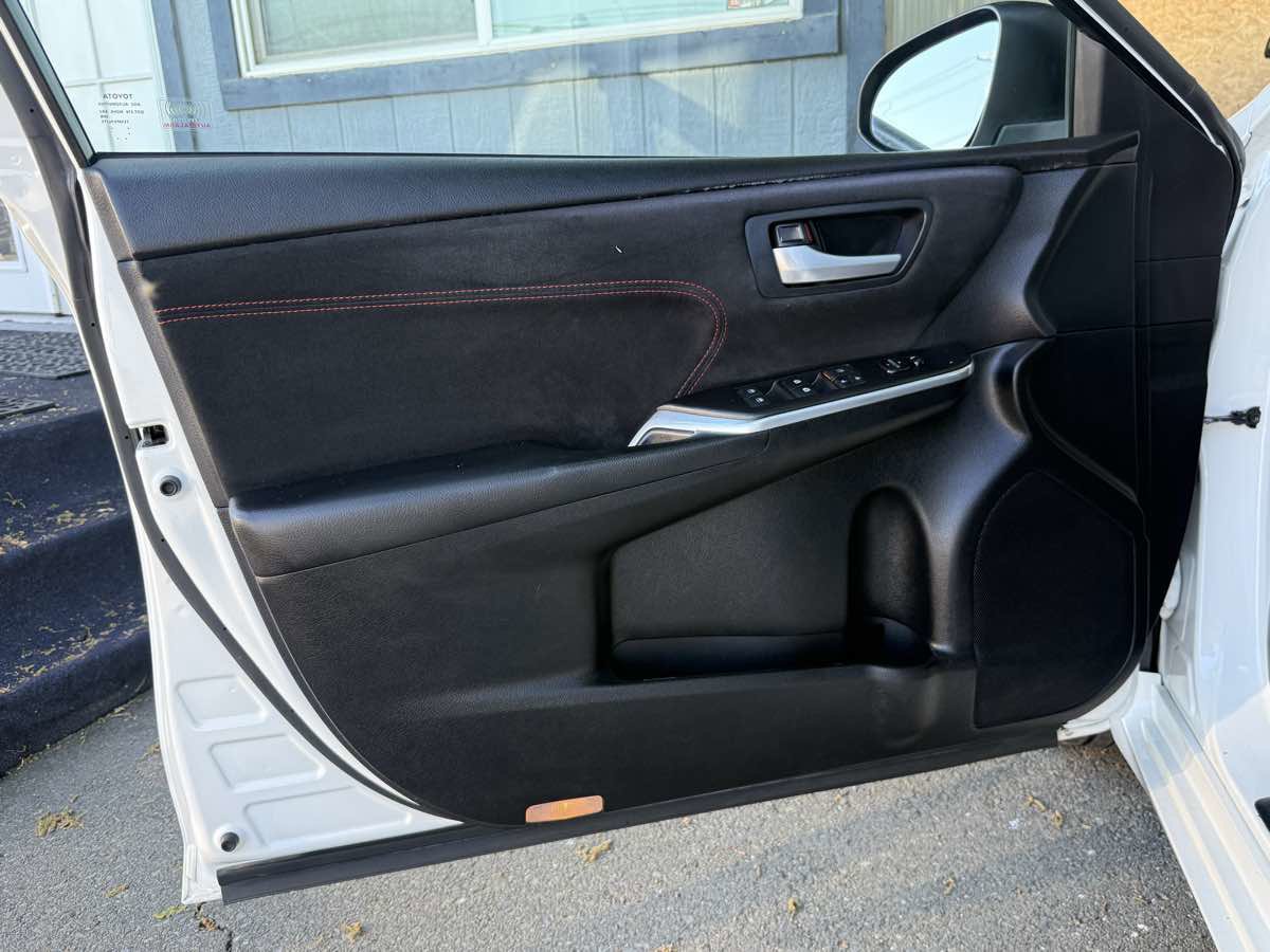 Used 2015 Toyota Camry XSE w/ Moonroof Package image 27
