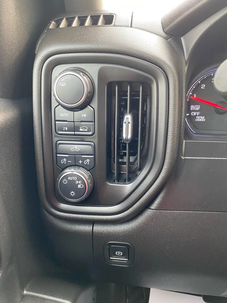 Used 2021 Chevrolet Silverado 1500 Custom image 18