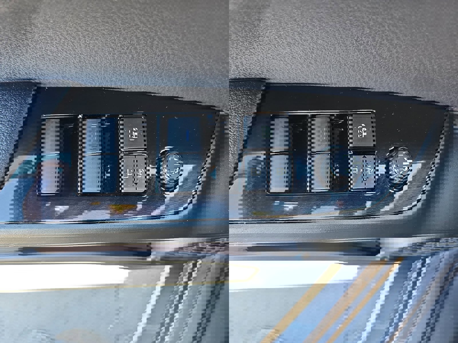 Used 2022 Toyota Prius Limited image 28