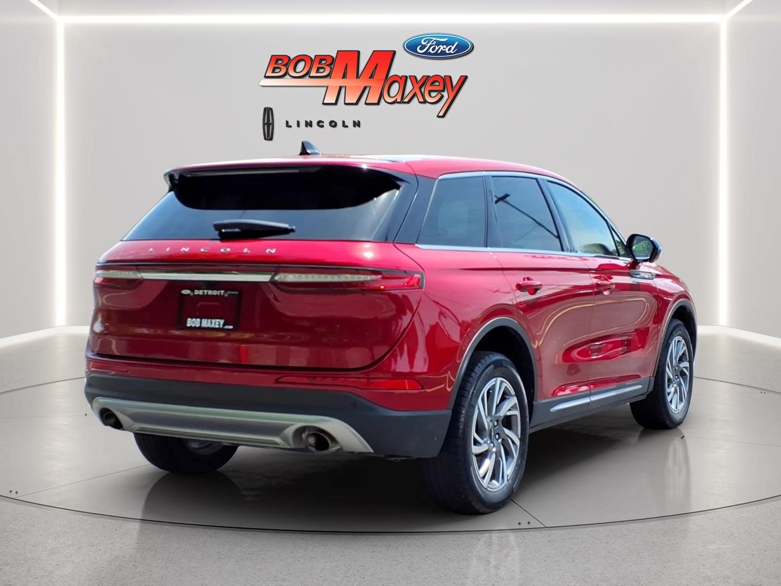 Used 2023 Lincoln Corsair AWD w/ Equipment Group 101A image 4