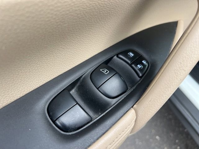 Used 2020 Nissan Rogue SV w/ Sun & Sound Touring Package image 28