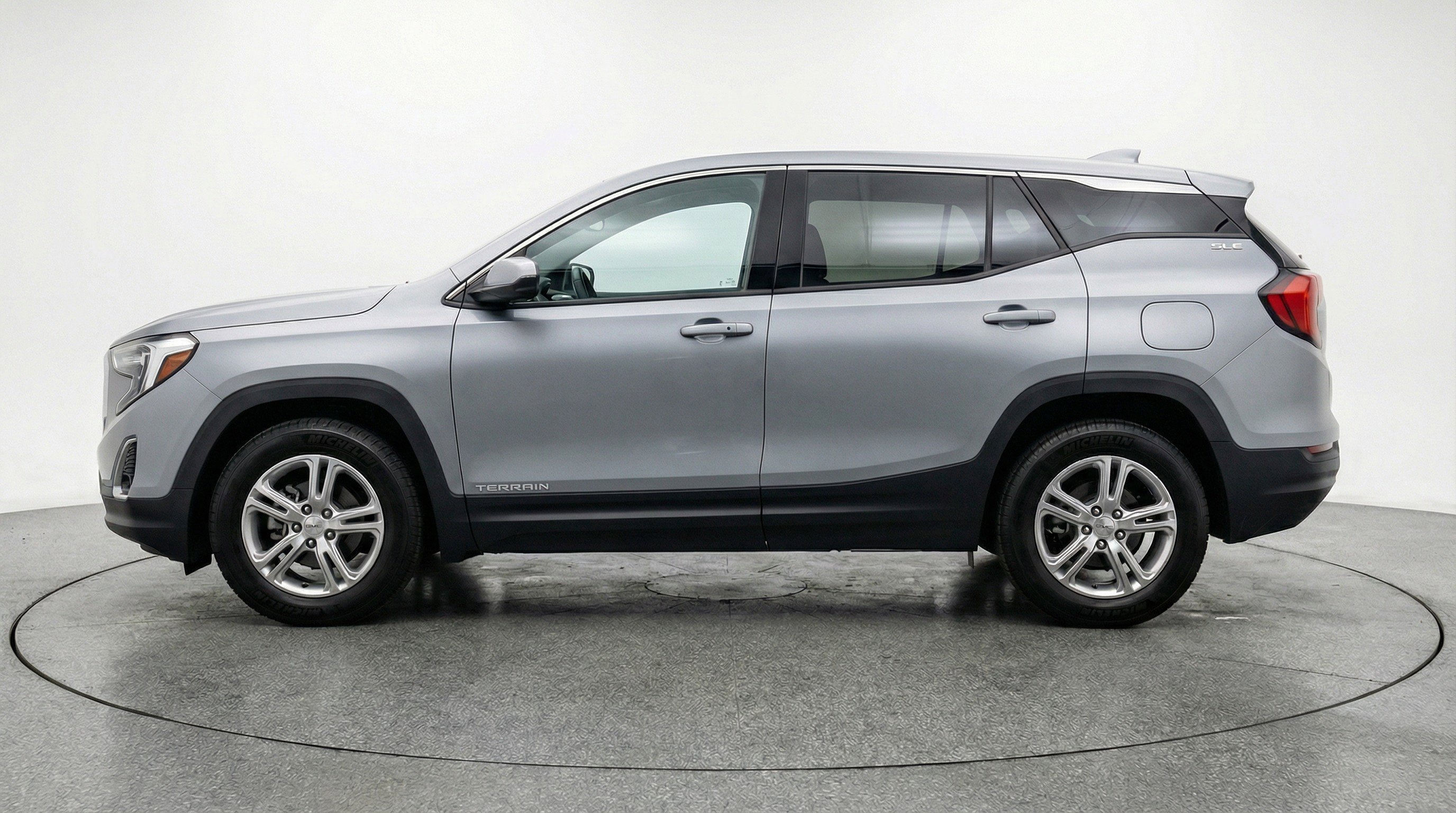 Used 2024 GMC Terrain SLE FWD image 5