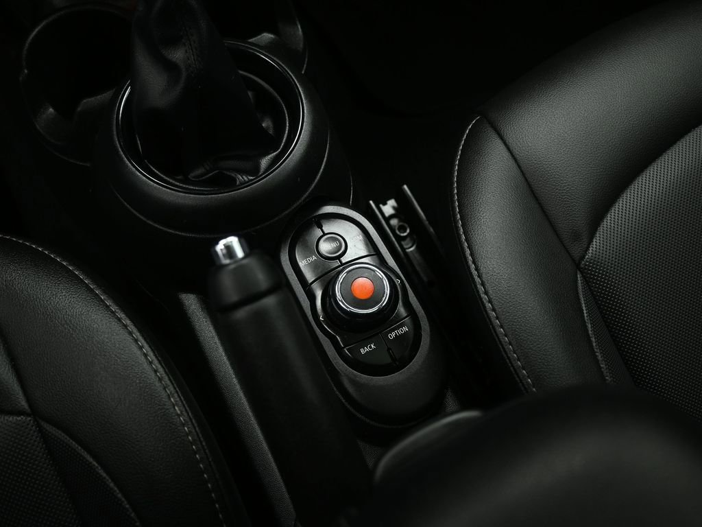 Used 2019 MINI Cooper 2-Door Hardtop image 18