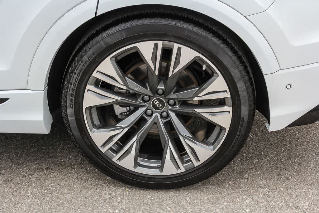 Used 2024 Audi Q8 Prestige w/ Prestige Package AWD/4WD image 10