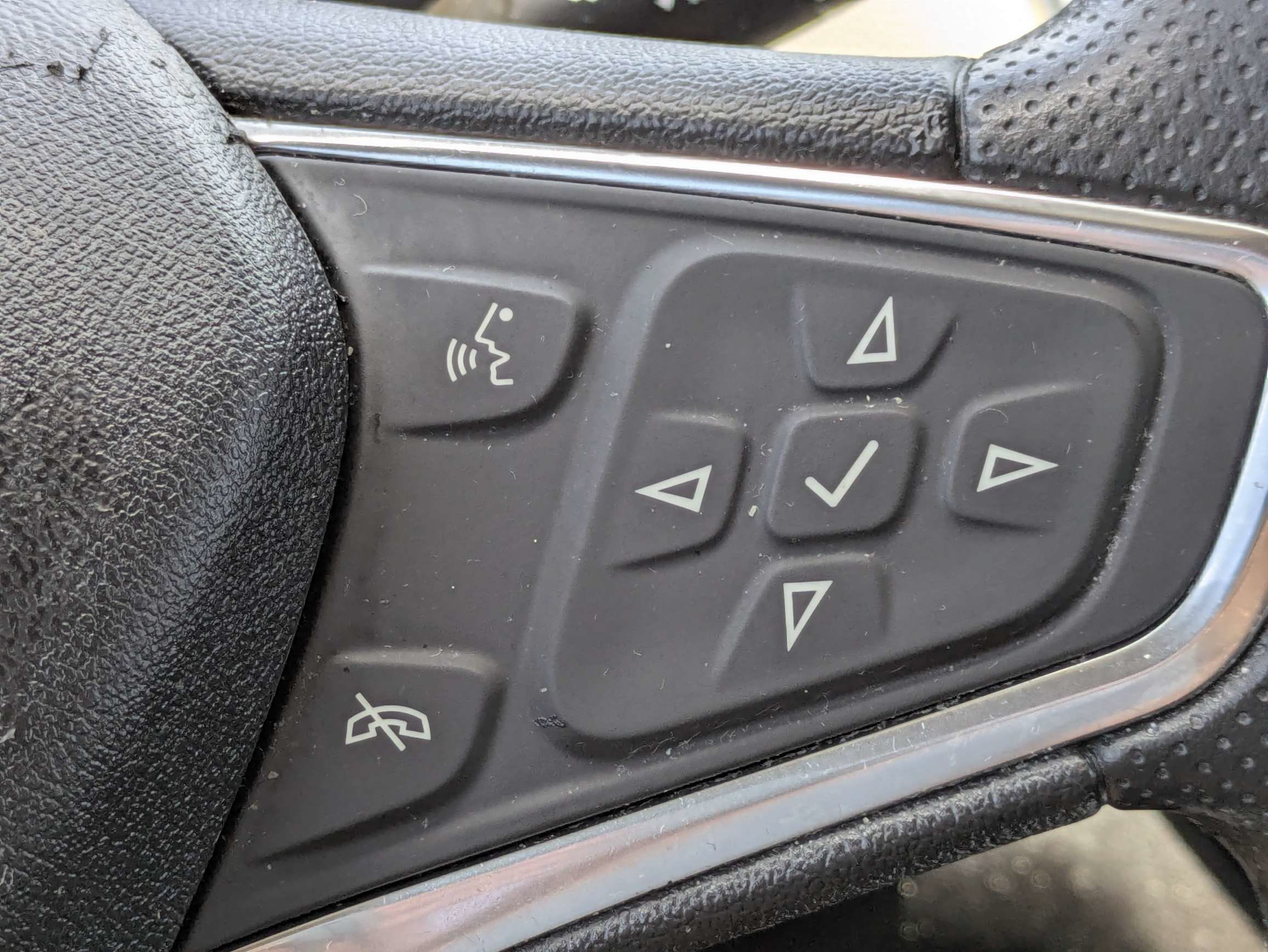 Used 2020 Chevrolet Equinox LS FWD image 30