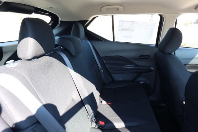 New 2025 Nissan Kicks Play S image 18