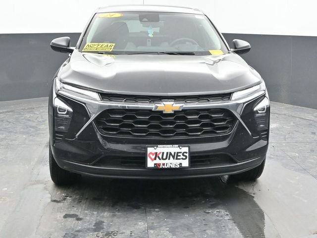 Used 2024 Chevrolet Trax LS image 3