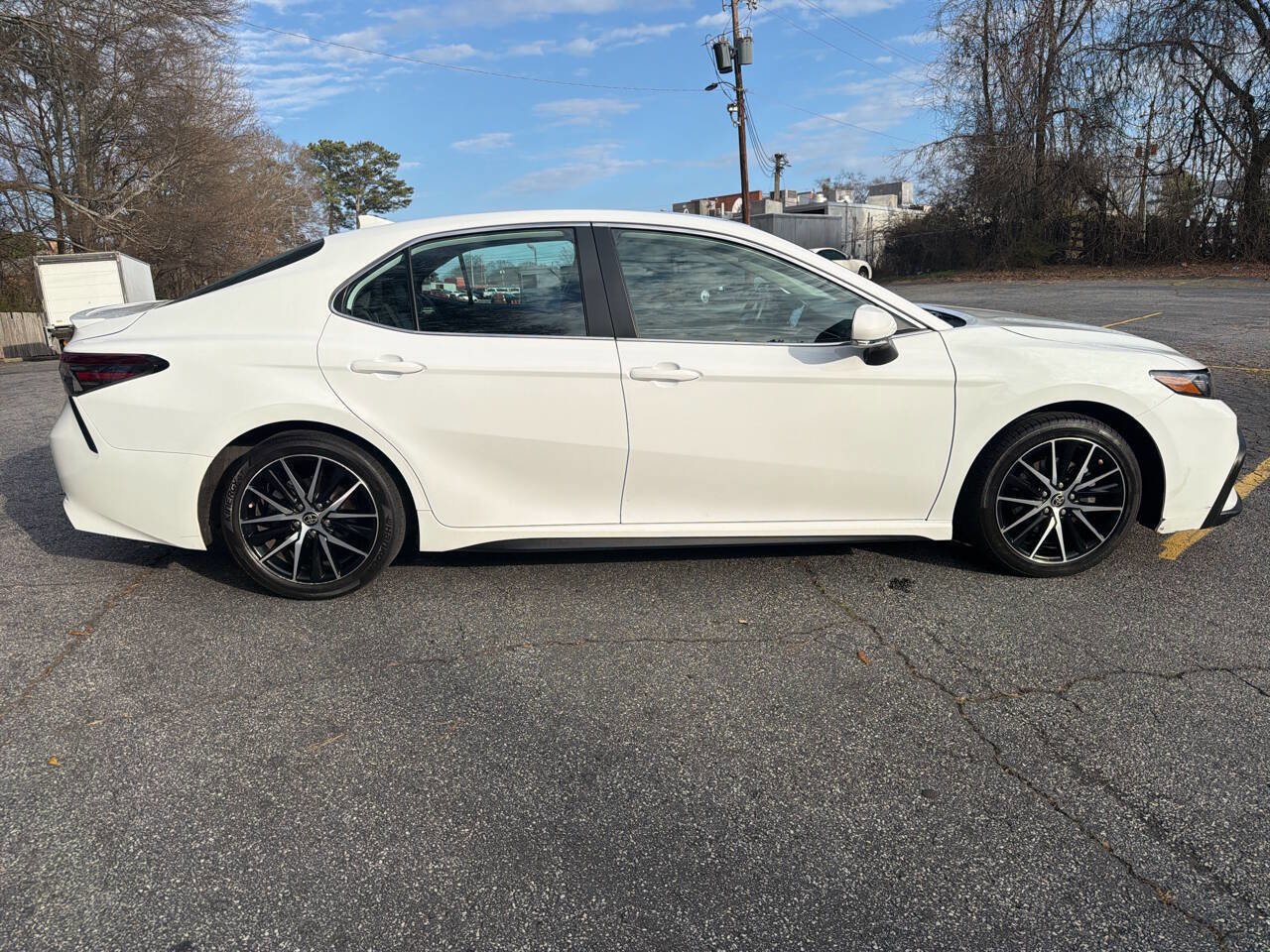 Used 2023 Toyota Camry SE image 9