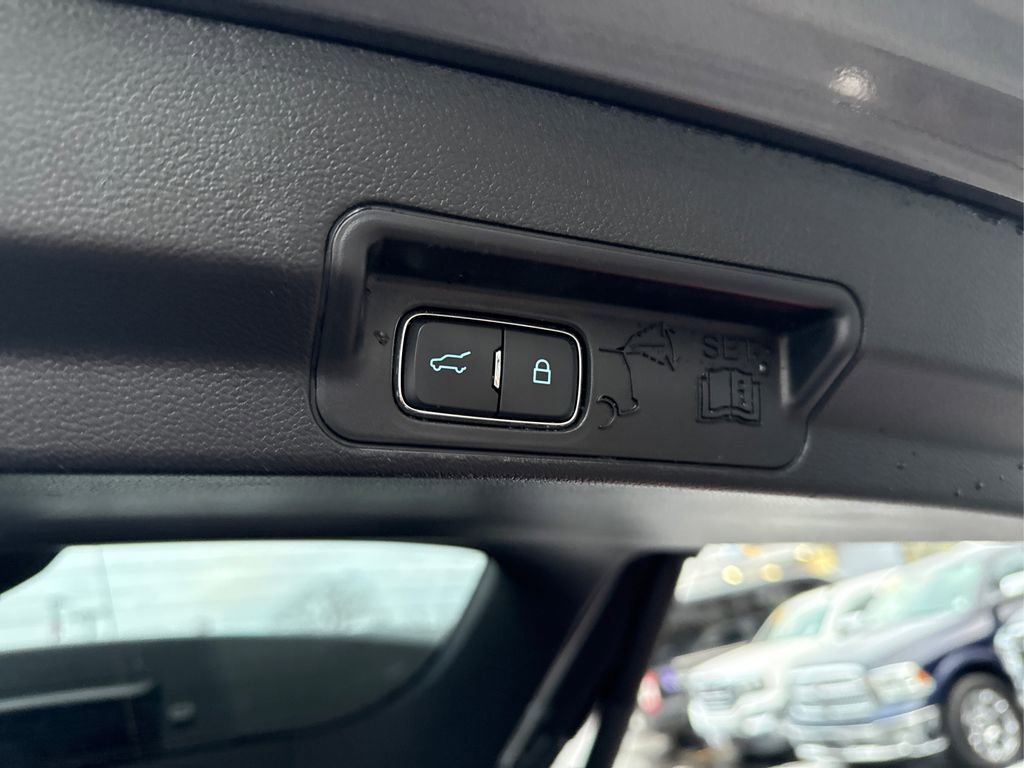 Used 2022 Ford Explorer XLT w/ Equipment Group 202A image 14