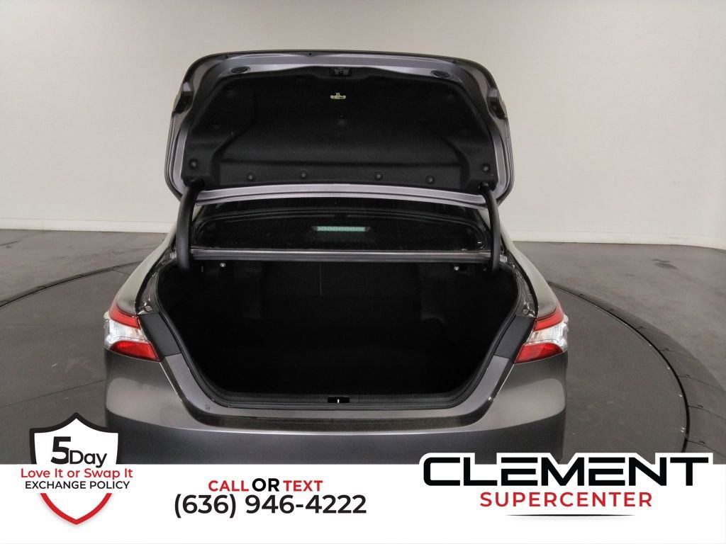 Used 2020 Toyota Camry LE image 8