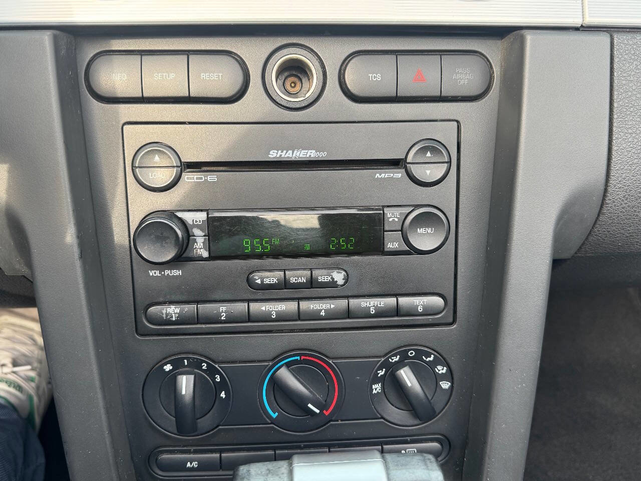 Used 2005 Ford Mustang Convertible image 33