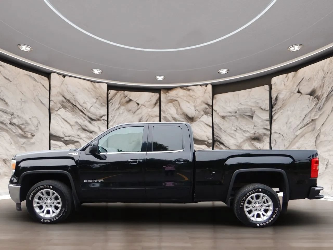 Used 2015 GMC Sierra 1500 SLE w/ SLE Value Package AWD/4WD image 9