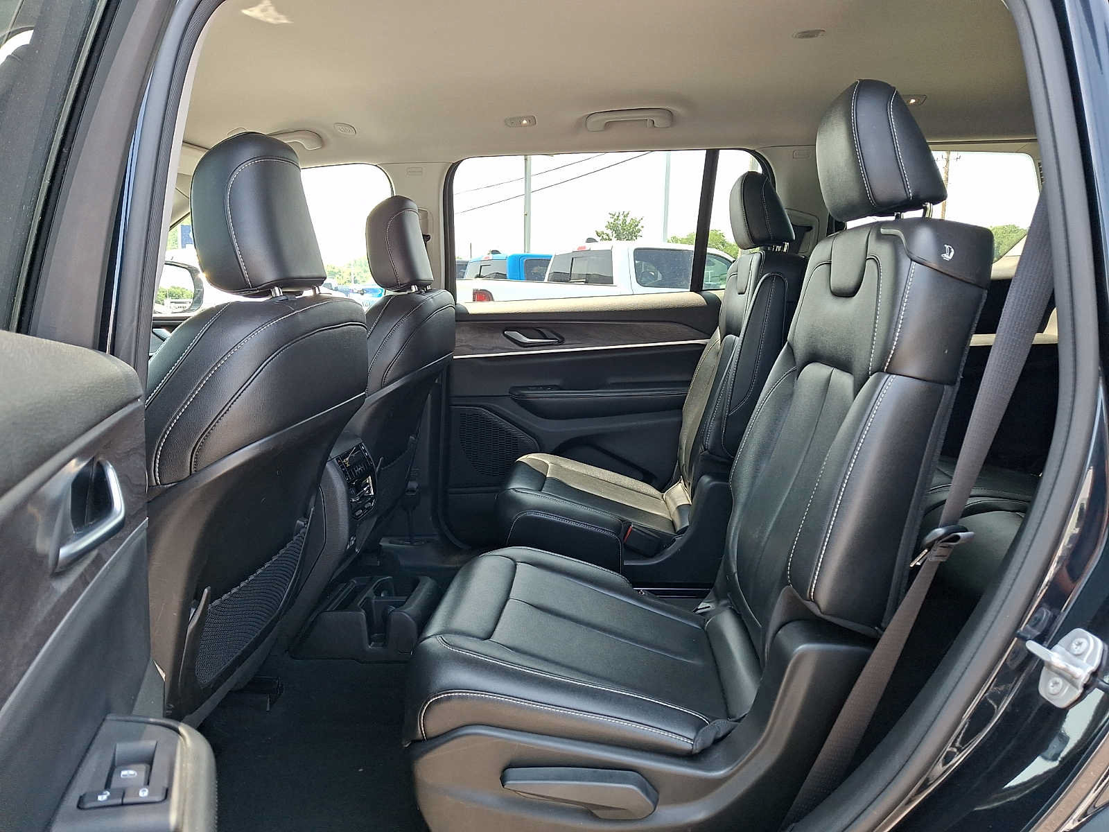 Certified 2023 Jeep Grand Cherokee L Limited AWD/4WD image 12