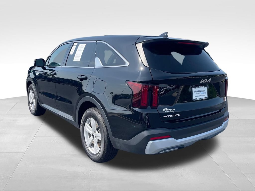 Used 2026 Kia Sorento LX FWD image 3