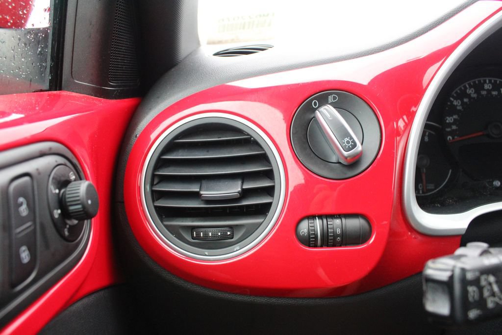 Used 2012 Volkswagen Beetle 2.5 FWD image 7
