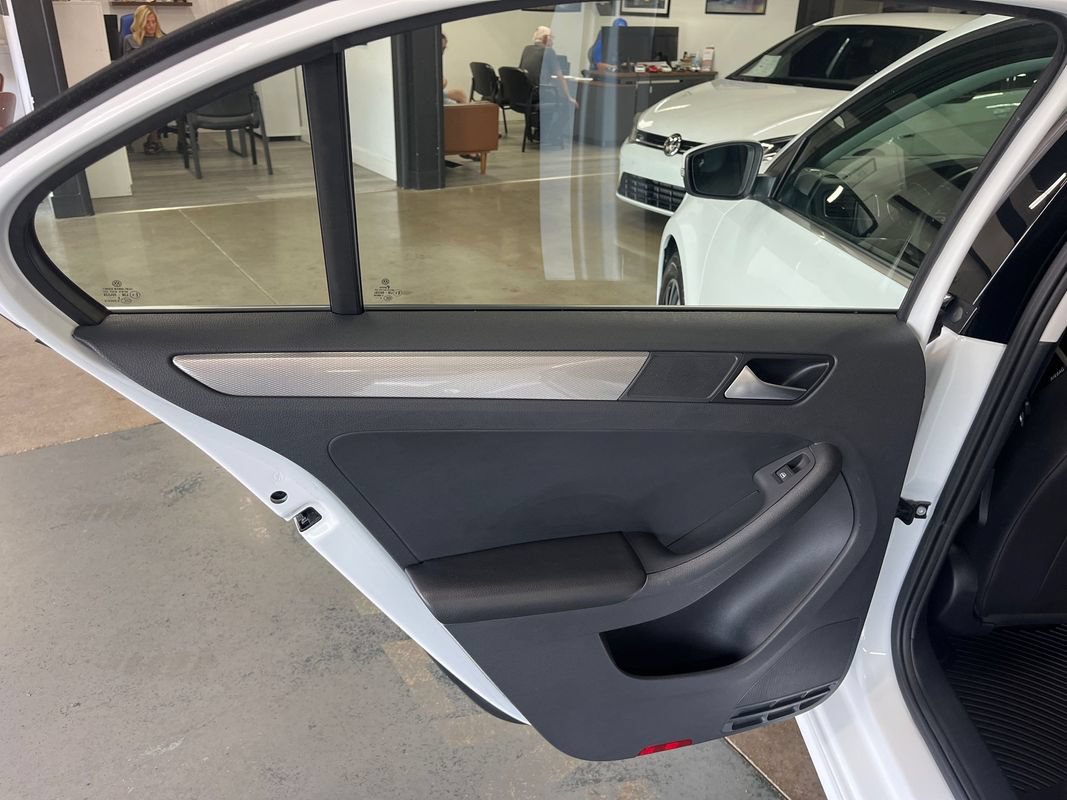 Used 2017 Volkswagen Jetta SE FWD image 41