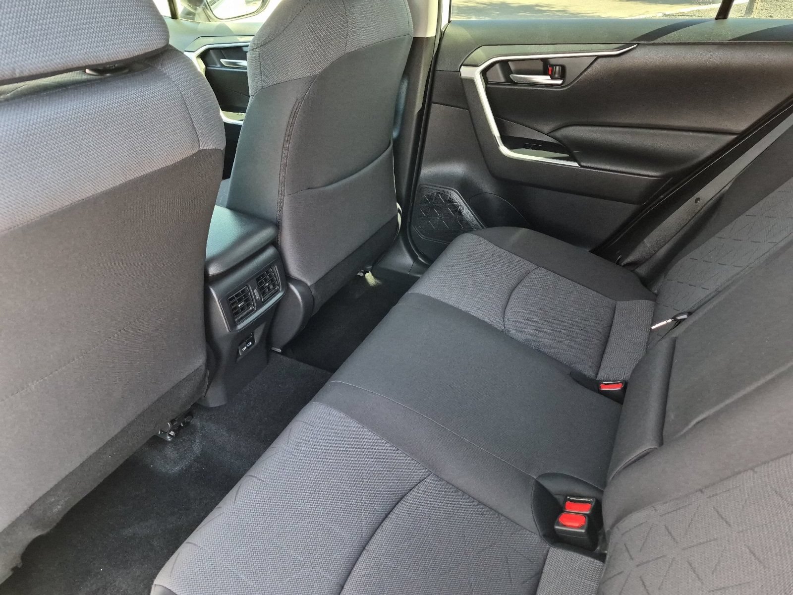 Used 2022 Toyota RAV4 XLE w/ Convenience Package AWD/4WD image 11