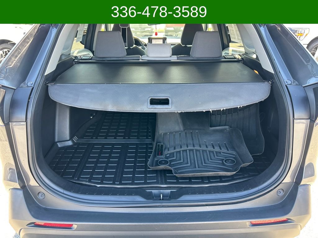 Used 2020 Toyota RAV4 XLE w/ Carpet Mat Package AWD/4WD image 21