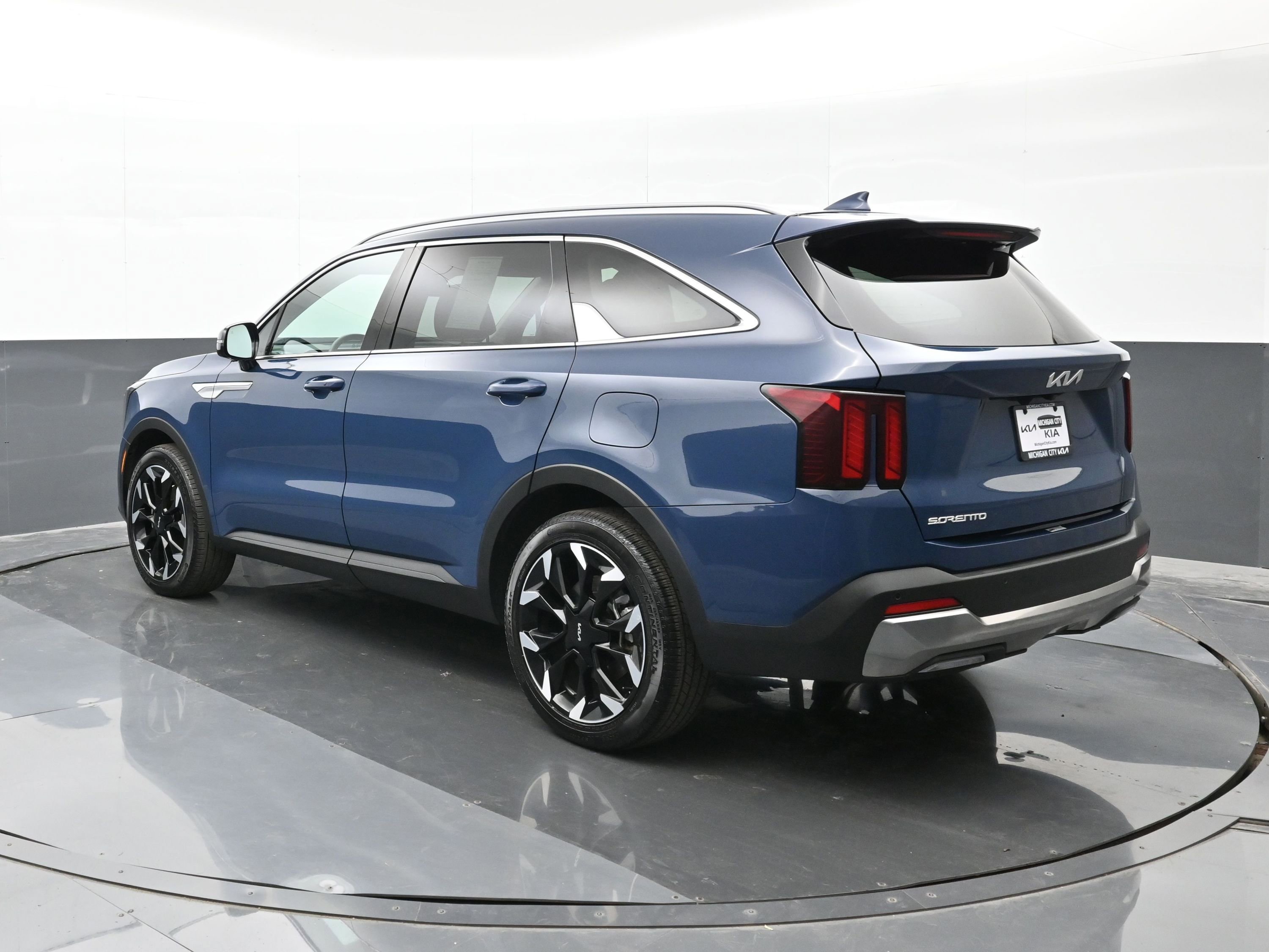 Used 2024 Kia Sorento EX w/ Panoramic Sunroof Package image 6