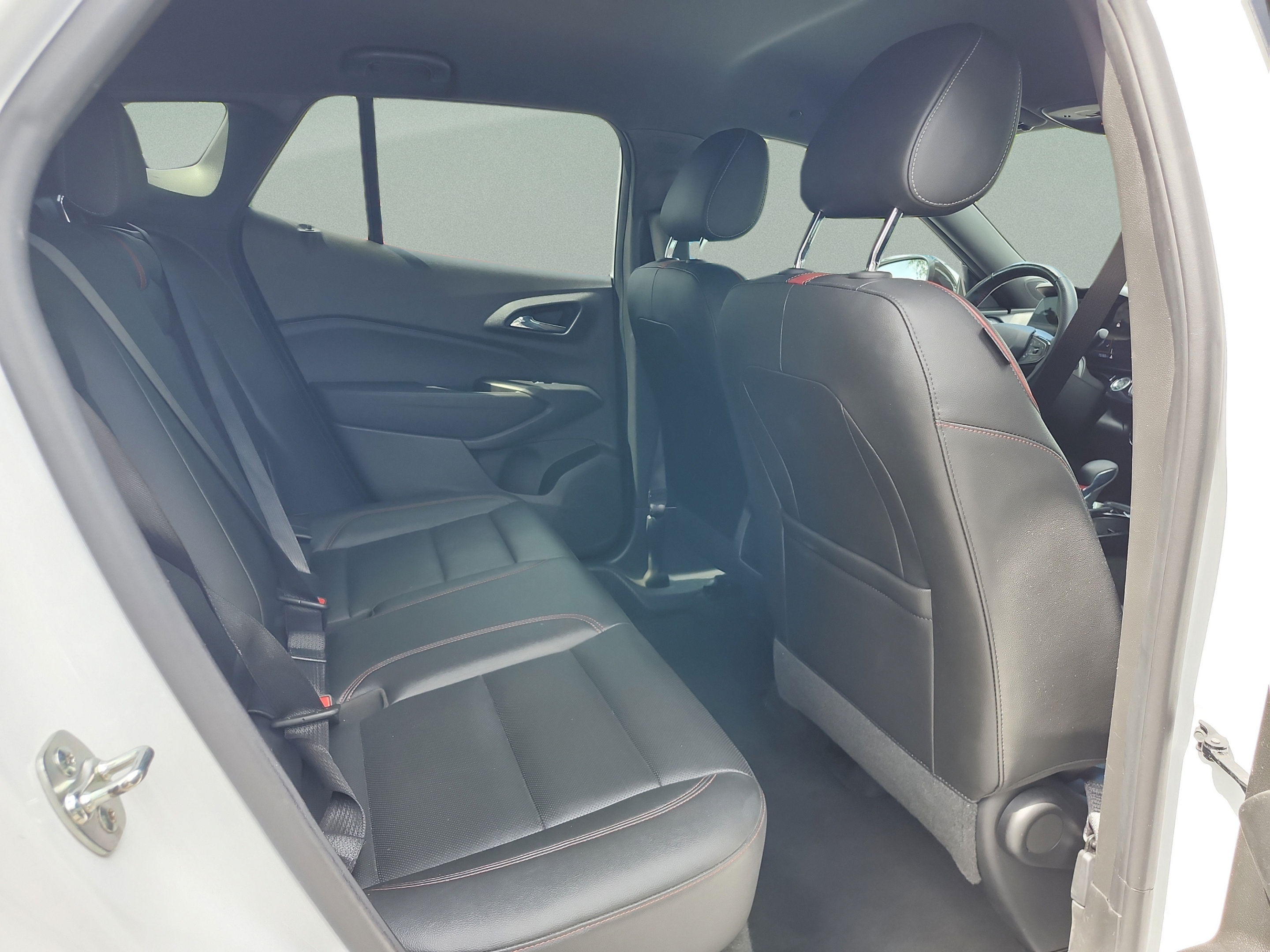 Used 2025 Chevrolet Trax RS w/ Driver Confidence Package FWD image 19