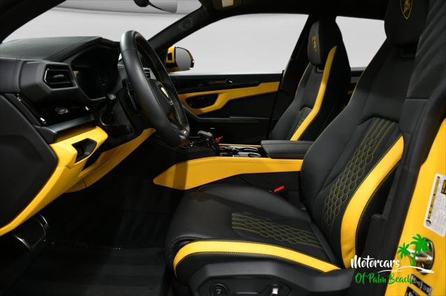 Used 2025 Lamborghini Urus SE AWD/4WD image 32