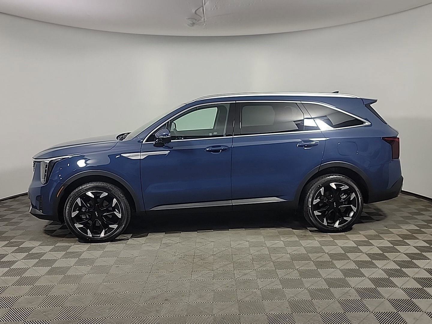 Used 2025 Kia Sorento EX w/ Panoramic Sunroof Package image 11