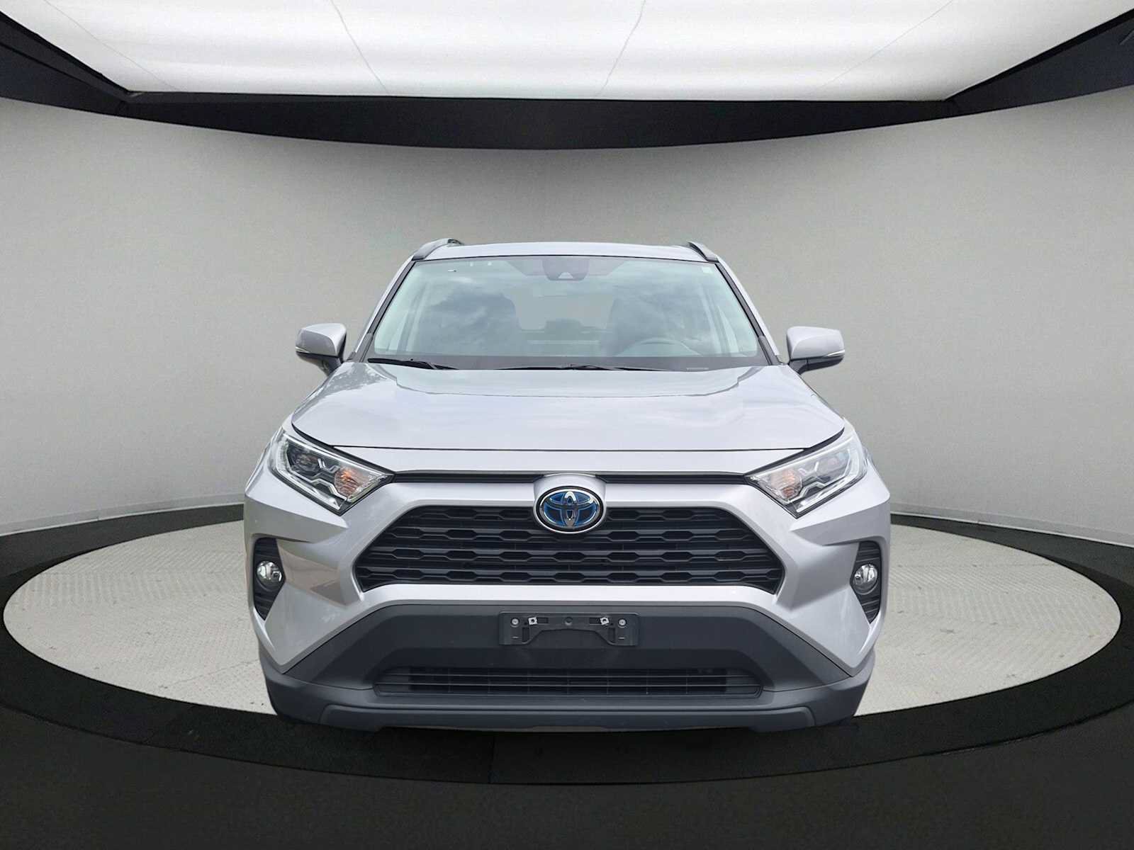 Used 2021 Toyota RAV4 XLE w/ Convenience Package AWD/4WD image 3