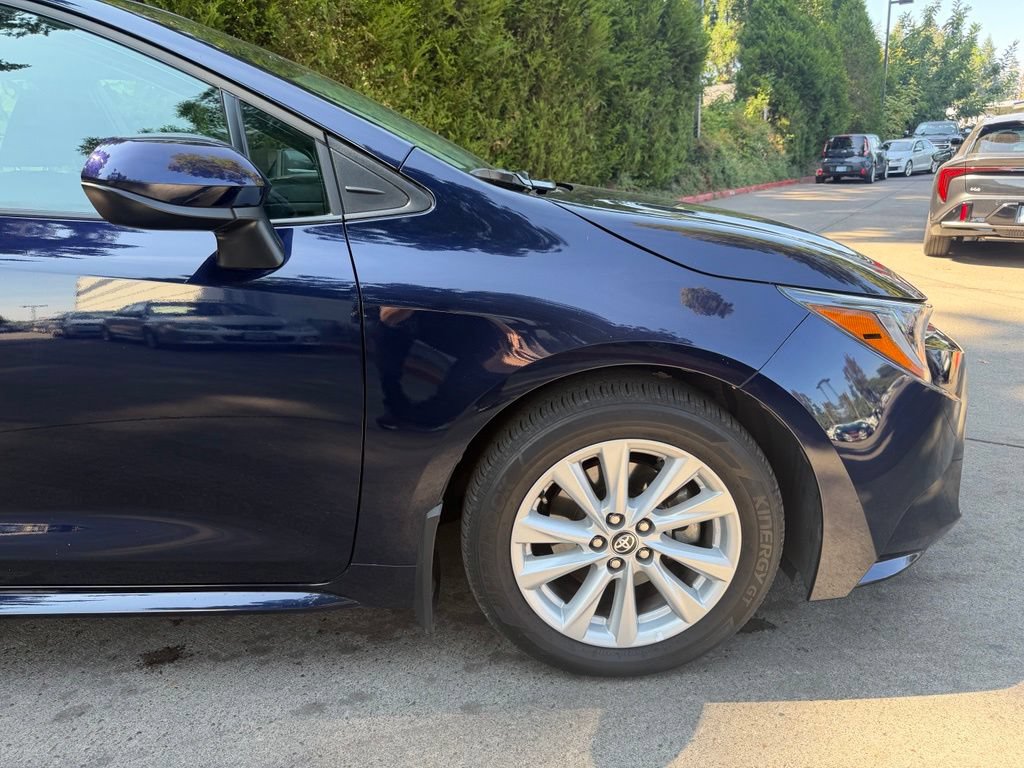 Used 2025 Toyota Corolla LE w/ LE Premium Package FWD image 3