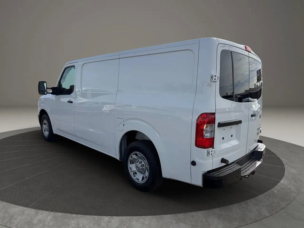 Used 2015 Nissan NV 2500 SV w/ Technology Package image 4