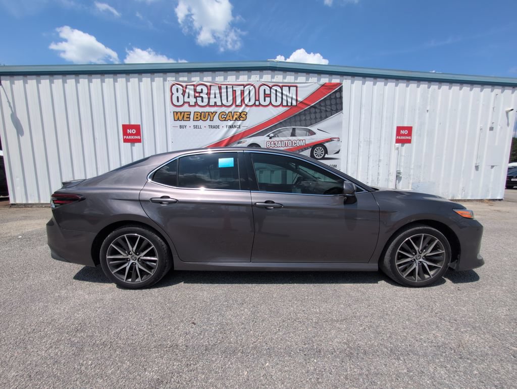 Used 2022 Toyota Camry XLE FWD image 9